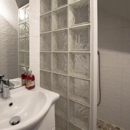 Litchi Lovely Loft With Ac Rue Du Paquier * Аннесі